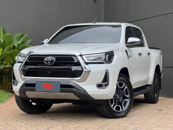 TOYOTA HILUX 2.8 D-4D TURBO DIESEL CD SRX 4X4 AUTOMÁTICO TOYOTA HILUX 2.8 D-4D TURBO DIESEL CD SRX 4X4 AUTOMÁTICO